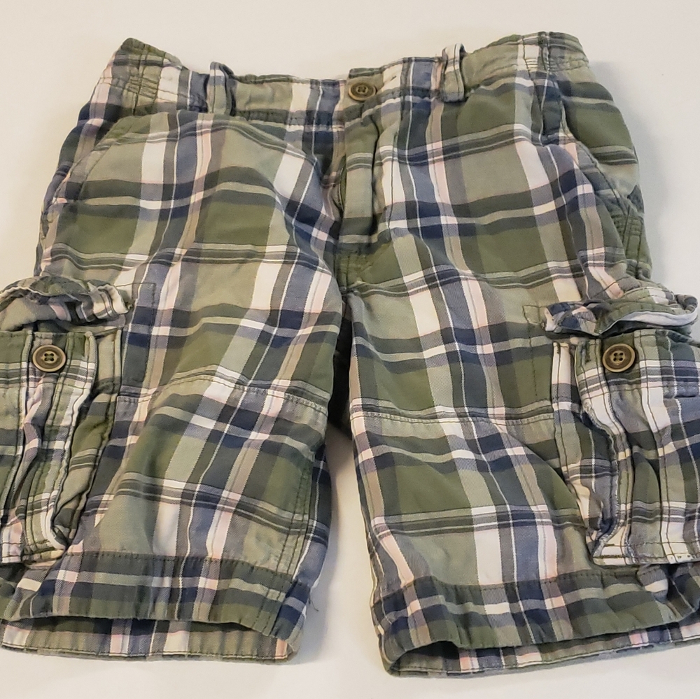 Boy's green plaid Abercrombie Kids cargo shorts size 12